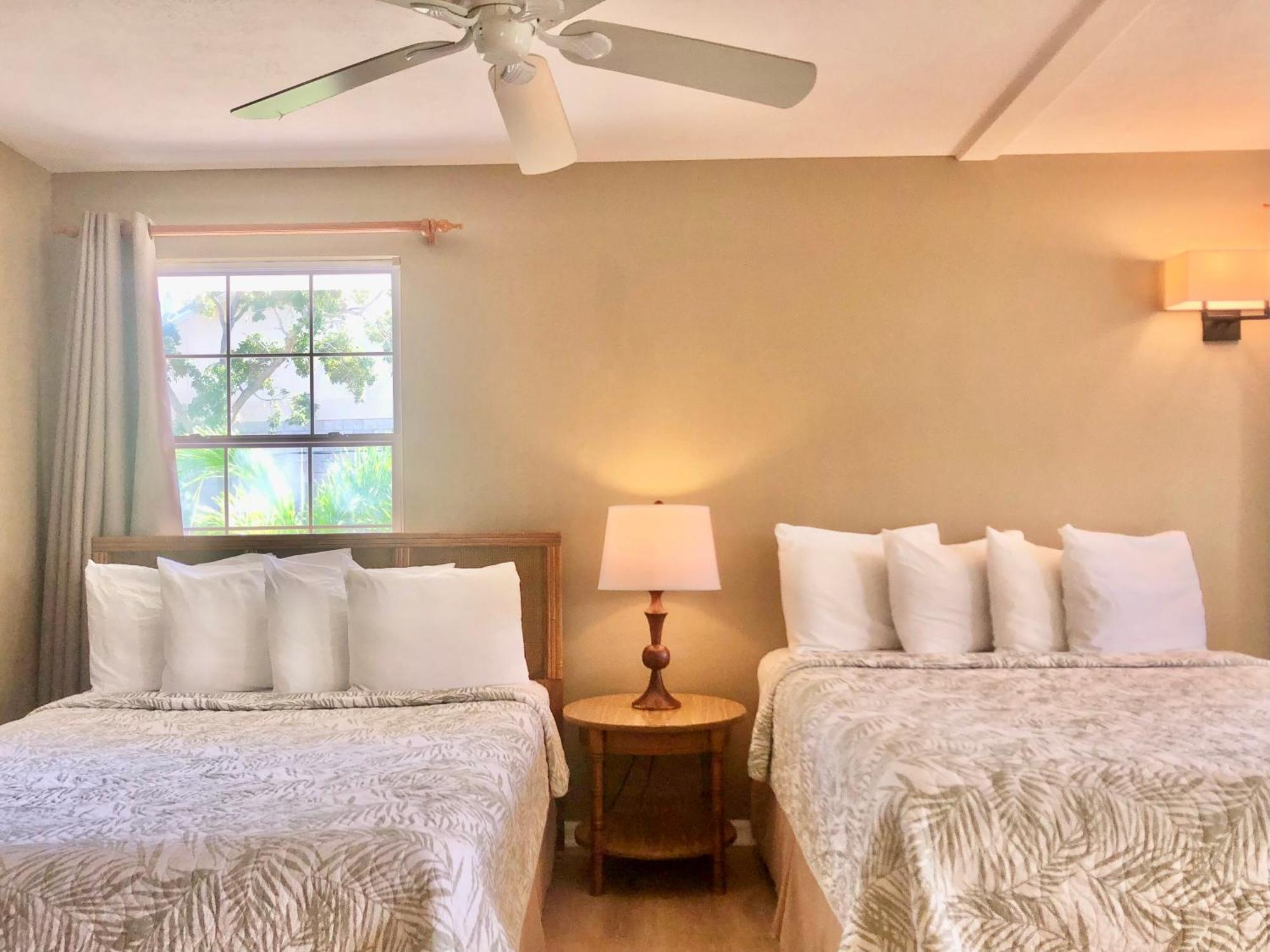 Davis House Inn Себастиан Стая снимка