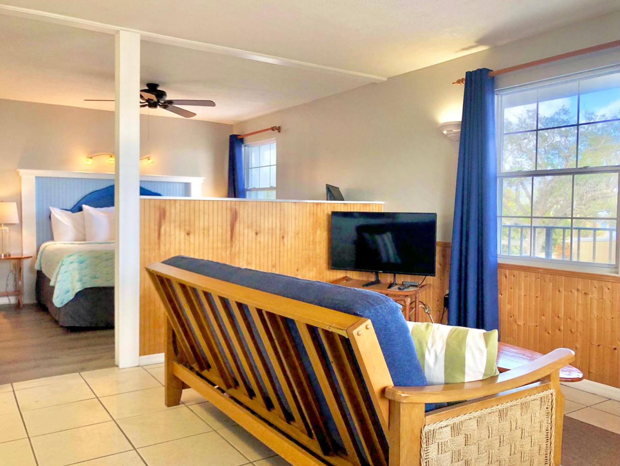 Davis House Inn Себастиан Стая снимка