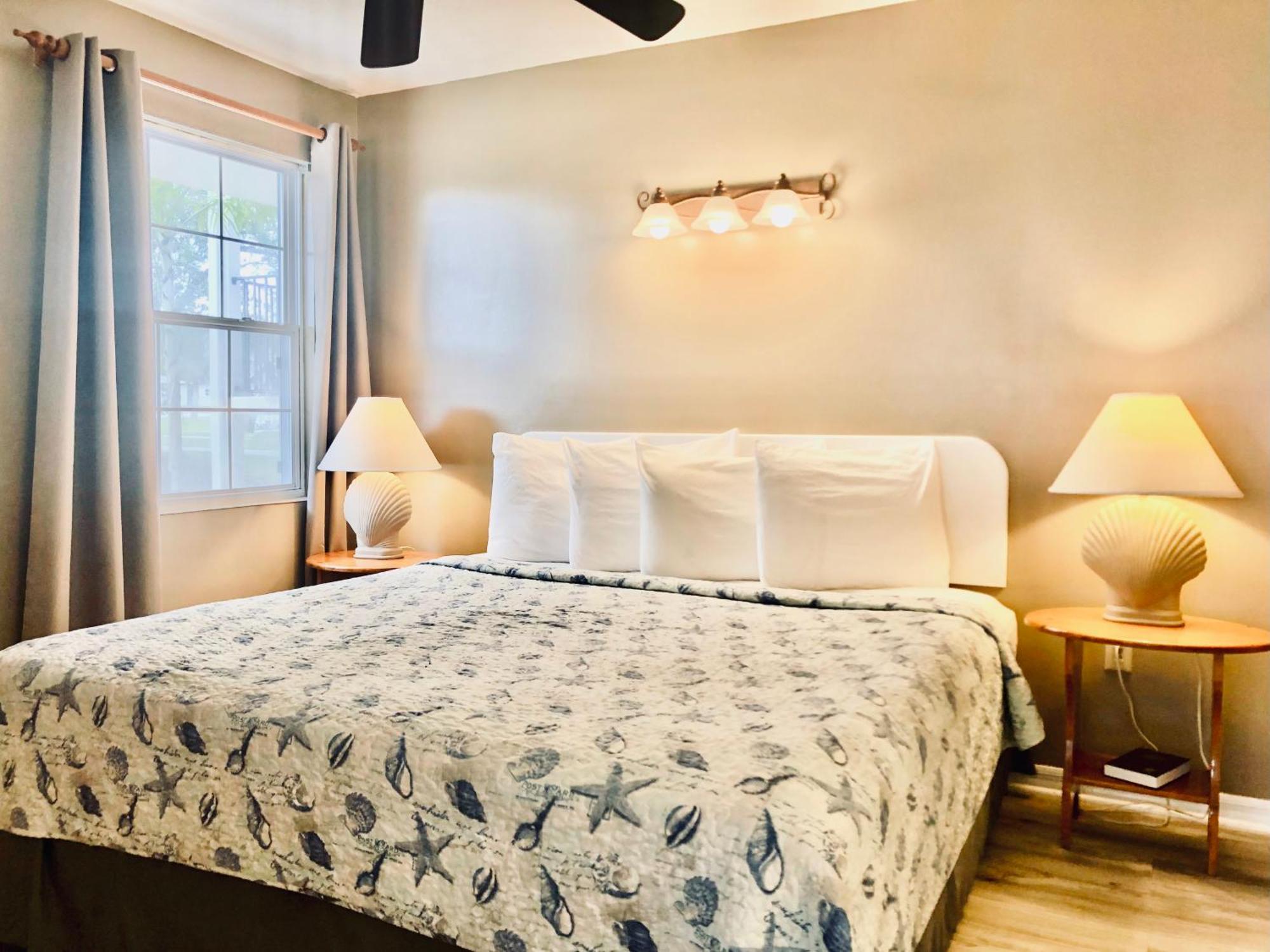Davis House Inn Себастиан Стая снимка